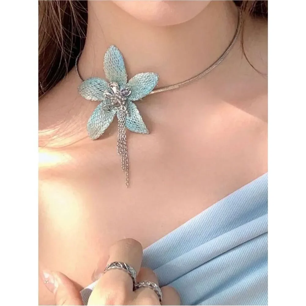 Elegant Blue Flower Pendant Necklace A1660